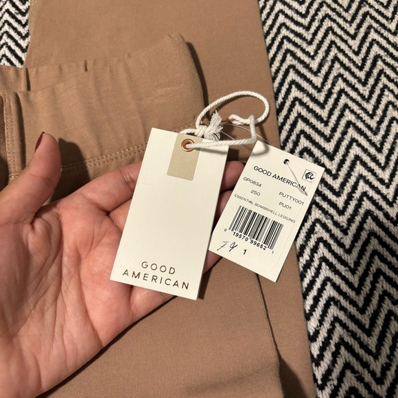 Good American Essential Bombshell Legging | Sz 1 - Picture 7 of 8